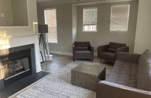 Cornelius House | Cozy Corner Townhome