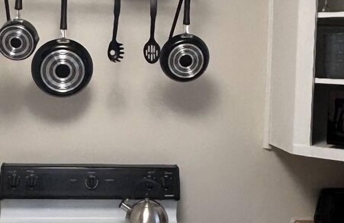 Verona House | Cozy Cottage 102, Near the Hospital 7 min away! Pet Friendly! Family Friendly!