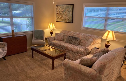 Mount Dora Condo | Cozy Cottage 3 blocks from town