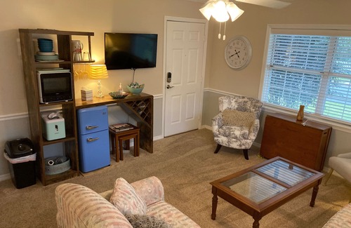 Mount Dora Condo | Cozy Cottage 3 blocks from town