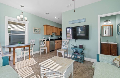 Port St. Joe Cottage | Cozy Cottage 3 of 6 by Pool|2BR | Grill | Near Bay and Marina