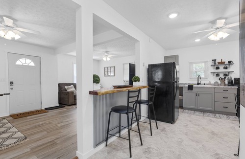 Laurelville Cottage | Cozy Cottage 5 minutes from Rock House!