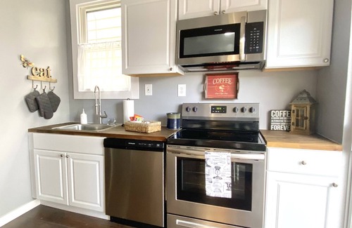 Dayton Cottage | Cozy Cottage - 9 minutes from Downtown Cincinnati
