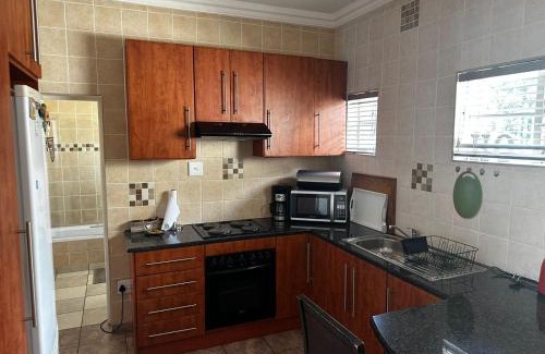 Greater Johannesburg Metropolitan Area Apartment | Cozy Cottage Accommodation in Johannesburg