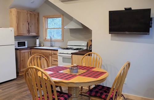 Grass Lake Apartment | Cozy cottage apartment at Crane Cove