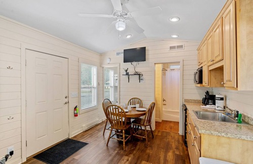 Queensbury Cottage | Cozy Cottage at Lake George Campsites!
