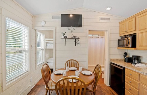 Queensbury Cottage | Cozy Cottage at Lake George Campsites!