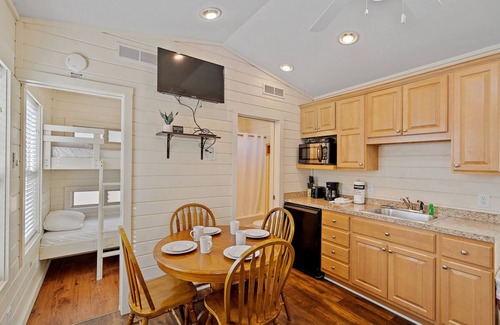 Queensbury Cottage | Cozy Cottage at Lake George Campsites!