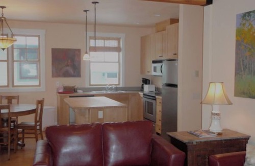 Mountainside Village House | Cozy Cottage At The Base Of Teton Pass