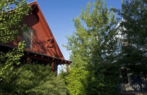 Mountainside Village House | Cozy Cottage At The Base Of Teton Pass