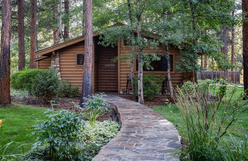 Grantsdale Cabin | Cozy Cottage at The Bitterroot Mile Club