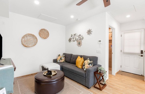 Fallbrook Cottage | Cozy cottage at The Heritage Fallbrook with WiFi, AC