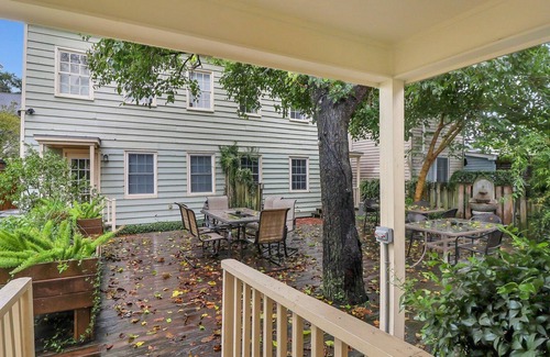 Beach Institute Cottage | Cozy Cottage Beneath Majestic Oak Trees w/ Outdoor Space by Lucky Savannah