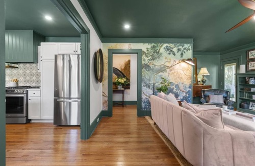 Pigeon Point House | Cozy Cottage Close to Downtown