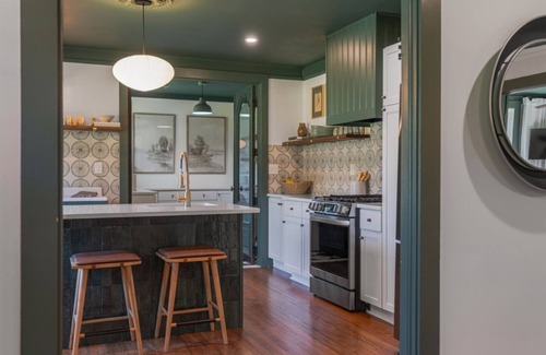 Pigeon Point House | Cozy Cottage Close to Downtown