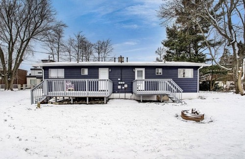 Riverside House | Cozy Cottage Getaway-Relax and Recharge-Minutes from Beaches