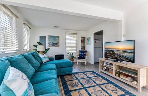 Green Creek Cottage | Cozy Cottage: Hot Tub~Gas Fireplace~Pet Friendly!