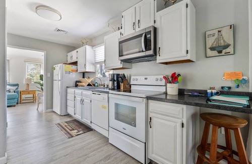 Green Creek Cottage | Cozy Cottage: Hot Tub~Gas Fireplace~Pet Friendly!