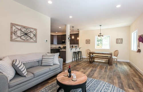 Black Mountain Cottage | Cozy Cottage- Hot Tub/16 mi from Asheville/Fire Pit/Arcade/Foosball