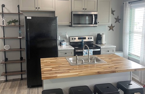 Grand Isle Cottage | Cozy cottage in Grand Isle, LA Perfect location, and close to the beach.