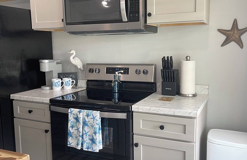 Grand Isle Cottage | Cozy cottage in Grand Isle, LA Perfect location, and close to the beach.