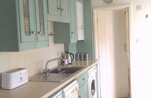 St Davids Cottage | Cozy cottage in heart of St Davids - private garden with Cathedral views