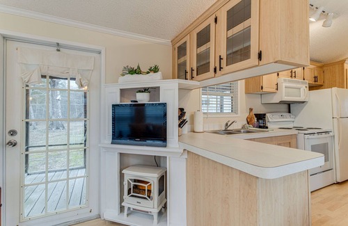 Monteagle Cottage | Cozy Cottage in Monteagle!