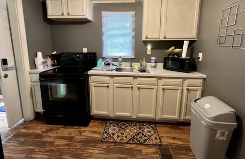 Newnan House | Cozy Cottage In Newnan