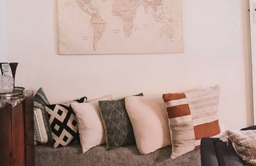 Tyrone House | Cozy cottage in quaint small town. Close to studios and Atlanta downtown.