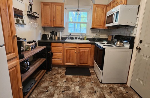 Terre Haute House | Cozy Cottage in Terre Haute
