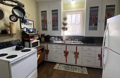 Belden Cottage | Cozy Cottage in the country, Pet Friendly. 2.8 mil from Tupelo Furniture Market