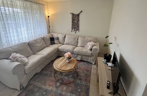 Two Rocks House | Cozy cottage in Two Rocks- 10 min walk from the beach. Dog friendly!