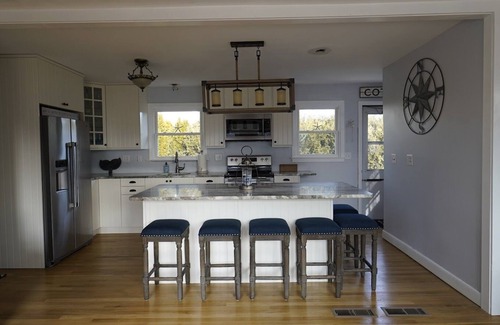 Snug Harbor House | Cozy Cottage In Quaint Village of Snug Harbor! CENTRAL A/C! Walk to Marinas!
