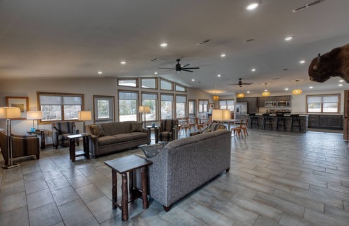 Yankton Cottage | Cozy Cottage- Lewis and Clark Resort
