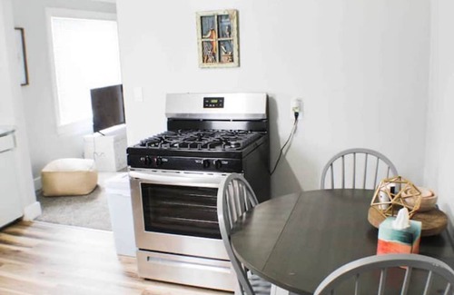 Port Clinton Cottage | Cozy cottage located in the heart of Port Clinton. Pet Friendly too!