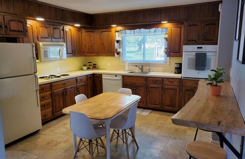 New Holland Cottage | Cozy cottage located next to a beautiful horse farm in Lancaster County
