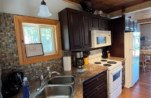 Tobermory Cottage | Cozy cottage located on Cameron Lake in beautiful Bruce Peninsula