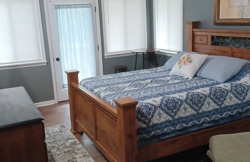 Clarkesville House | Cozy cottage minutes away from your next North GA adventure