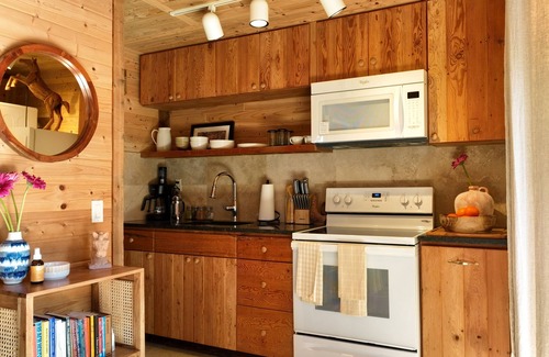 Covenant Apartment | Cozy Cottage nesteled on Horse Ranch 15 min from beach.