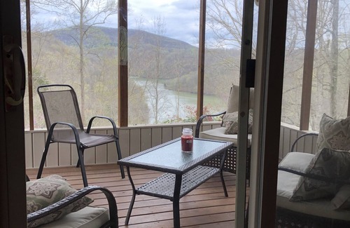 Byrdstown Cottage | Cozy Cottage near Dale Hollow Lake