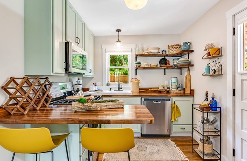 Wilmington Cottage | Cozy Cottage Near Downtown w/NO Cleaning Chores