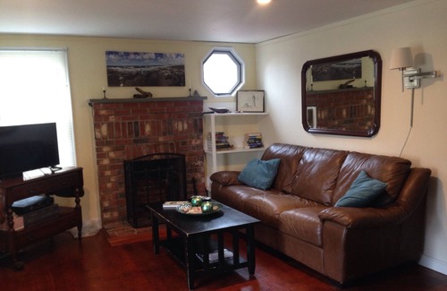 Greenbush House | Cozy Cottage near the Ocean