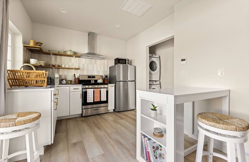 Sun Valley Cottage | Cozy Cottage Near Universal Studios with Private Patio