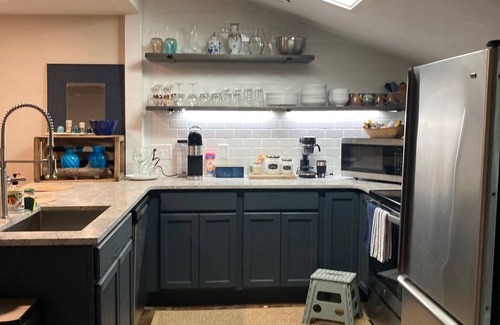 Wilmington Cottage | Cozy Cottage near UNCW, Central Location to All!