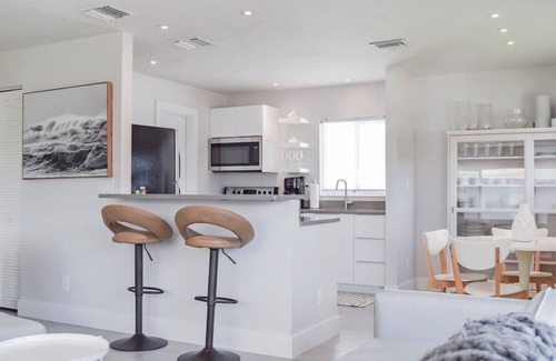 Naples Park Cottage | Cozy Cottage Near Vanderbilt Beach