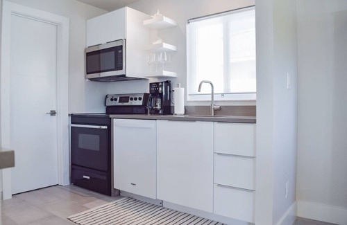 Naples Park Cottage | Cozy Cottage Near Vanderbilt Beach