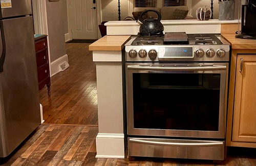 Weaverville Cottage | Cozy cottage nestled in small town of lovely Weaverville!