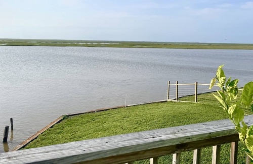 Cedar Lane Cottage | Cozy Cottage nestled between Sargent Beach and ICW
