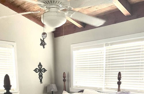 Cedar Lane Cottage | Cozy Cottage nestled between Sargent Beach and ICW