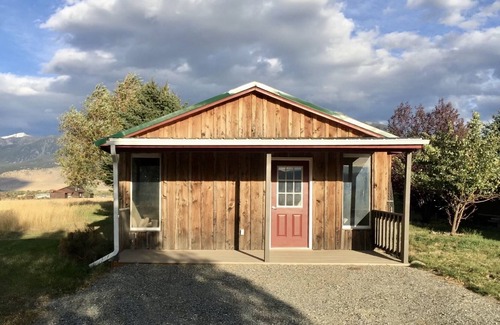 Livingston Cottage | Cozy cottage nestled in Paradise Valley surrounded by mountain views!